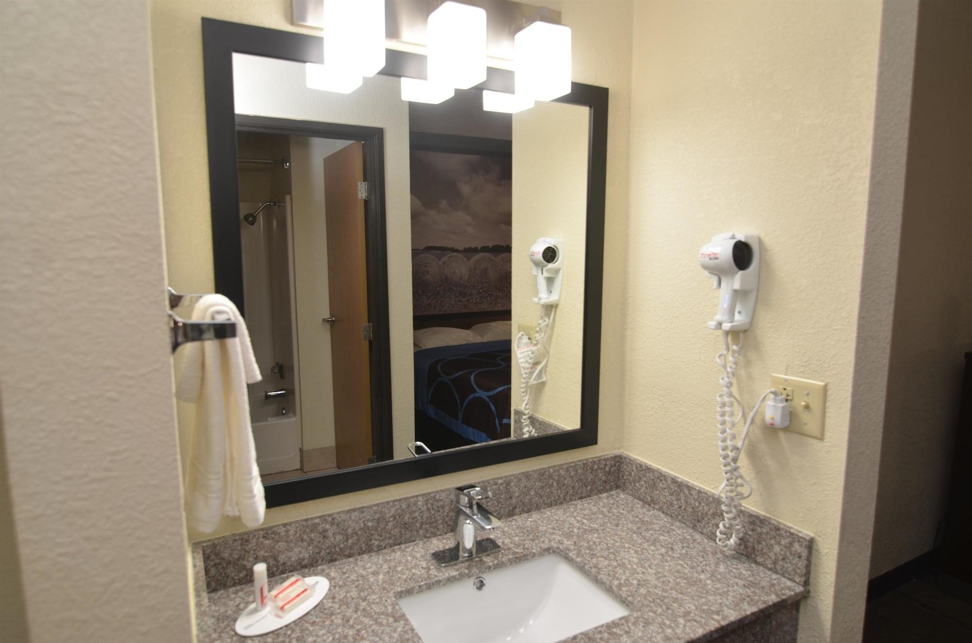 Super 8 By Wyndham Urbandale/Des Moines Area Motel Dış mekan fotoğraf