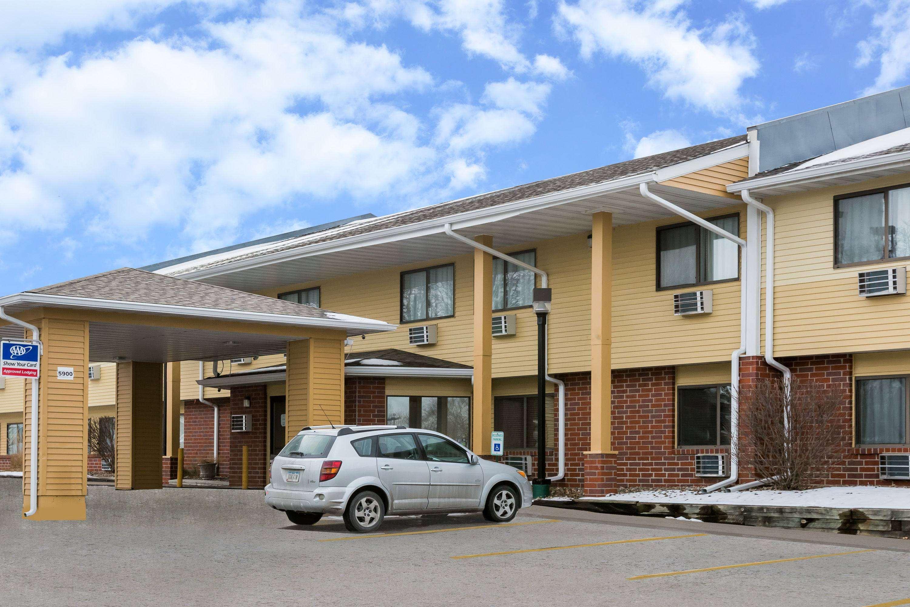Super 8 By Wyndham Urbandale/Des Moines Area Motel Dış mekan fotoğraf